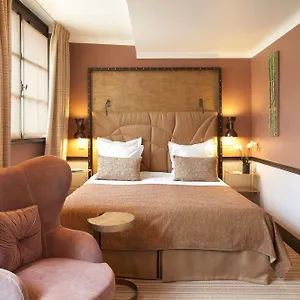 Therese Hotel